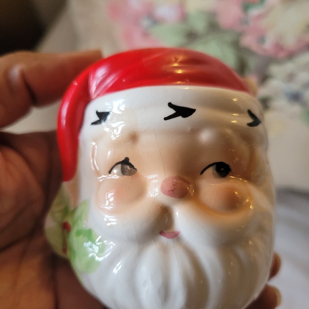 Vintage Santa Claus Salt and Pepper Shakers - Picture 7 of 7